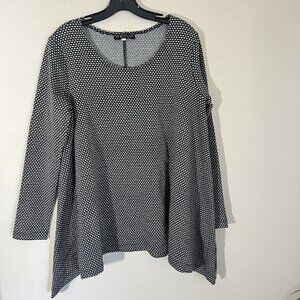 Bryn Walker Lagenlook Tunic Size Medium Asymmetrical Hem Black White Dot Prints